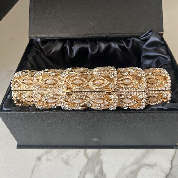 Gold Crystal Stone Clutch with Long Chain ✨✨HP✨✨ - Picture 10 of 16